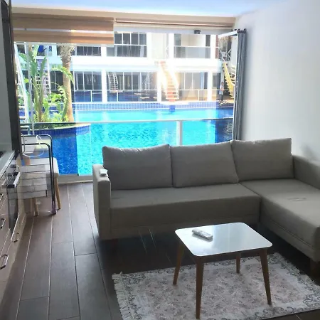 Tema Pool Lara Lejlighed *